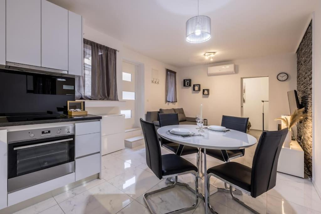 Apartment Paradise Garden Split Bagian luar foto